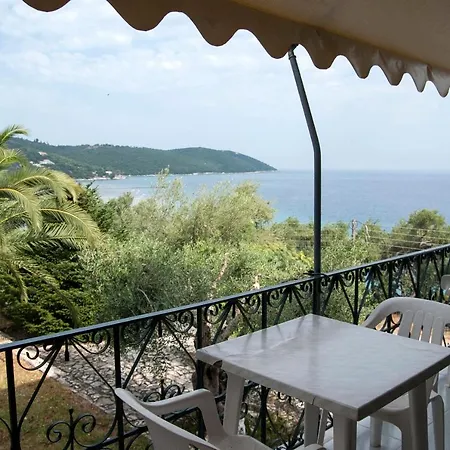 Bay In Kalamaki בית הארחה